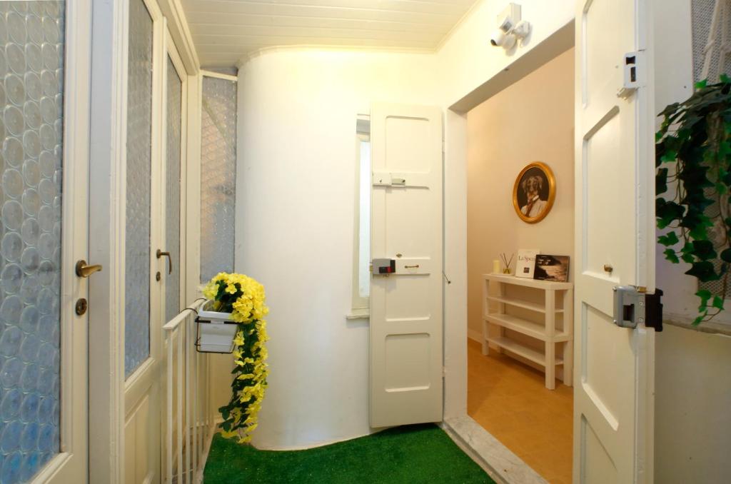 BREATHE LIGURIA - LUCY 1 bedroom and 1 apartment in a newly renovated nineteenth-century building in the historic center near the sea 3