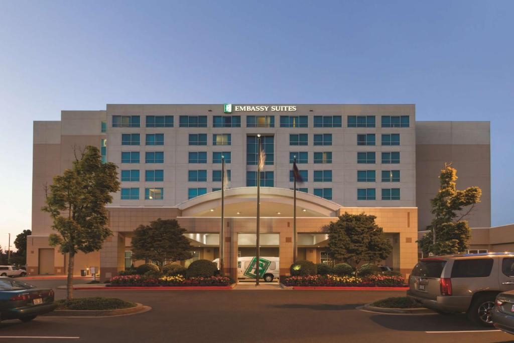 Embassy Suites by Hilton Portland Airport Image
