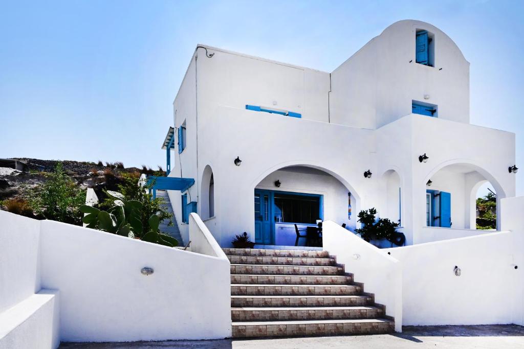 GTK Santorini Perivolos Beach House 1
