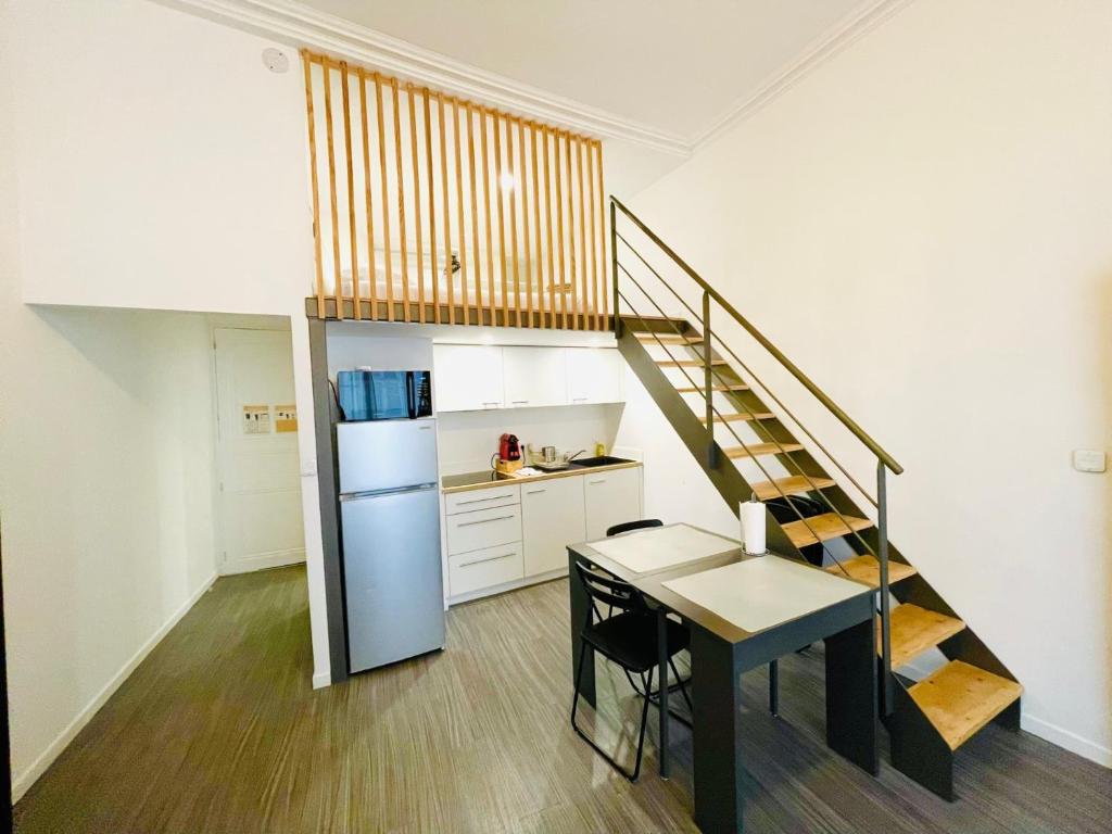 Lodge Nicolas, Hyper Centre 8
