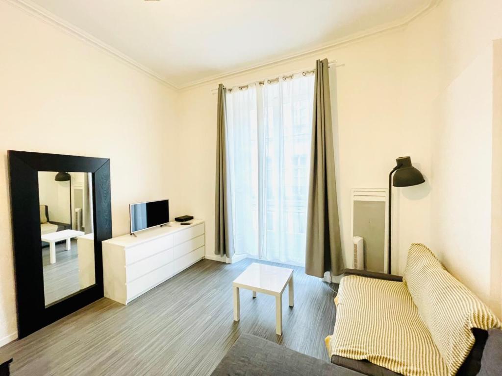 Lodge Nicolas, Hyper Centre 2