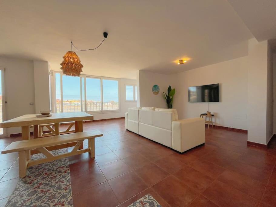 Big Spacious Casa Bamboo Apartment Corralejo Relax, Pool and Parking 5