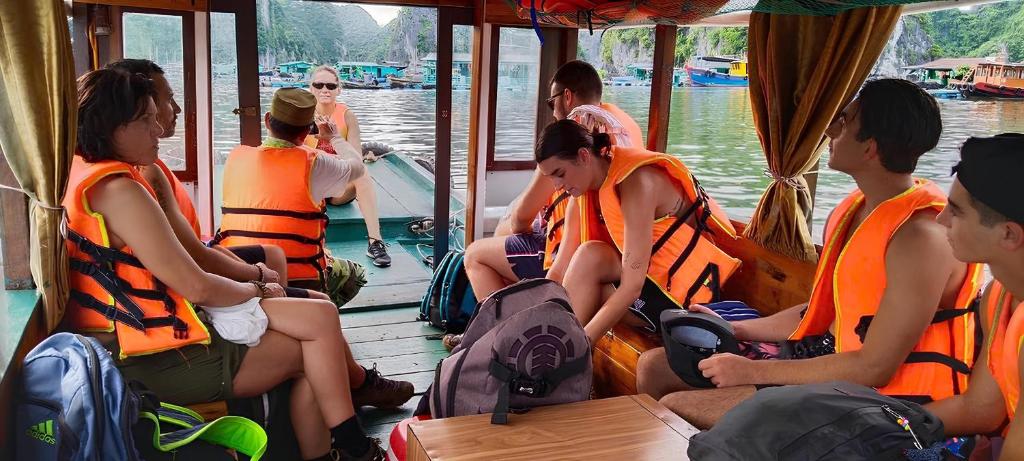 Hồng Quảng Hotel Cát Bà