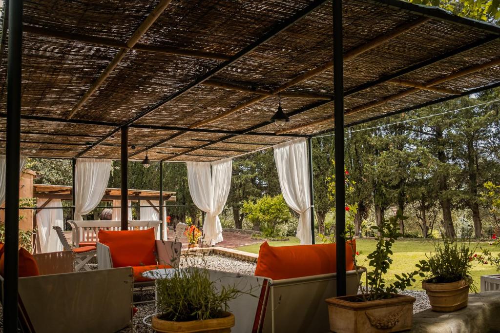 MONOLOCALE CASENUOVE con GIARDINO 2