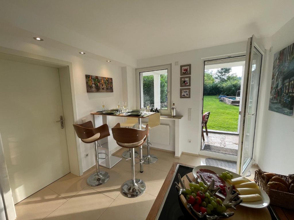 4 bedrooms, 2 bathrooms, kitchen, terrace - 10 min to fairground 4
