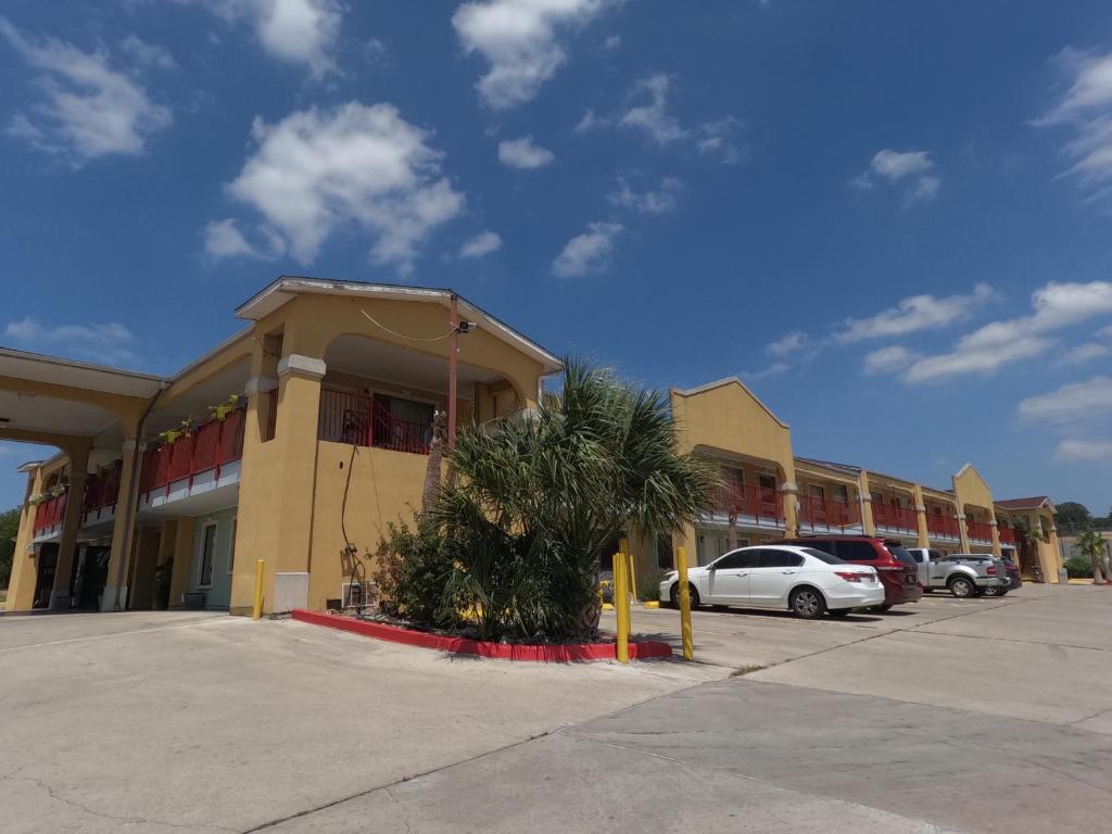 Econo Lodge Inn & Suites Downtown Northeast near Fort Sam Houston Image