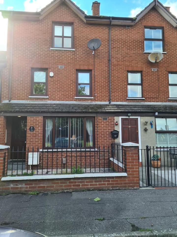 MASSIVE 4 Bed home walking distance to the City lights, perfect for business trips 6