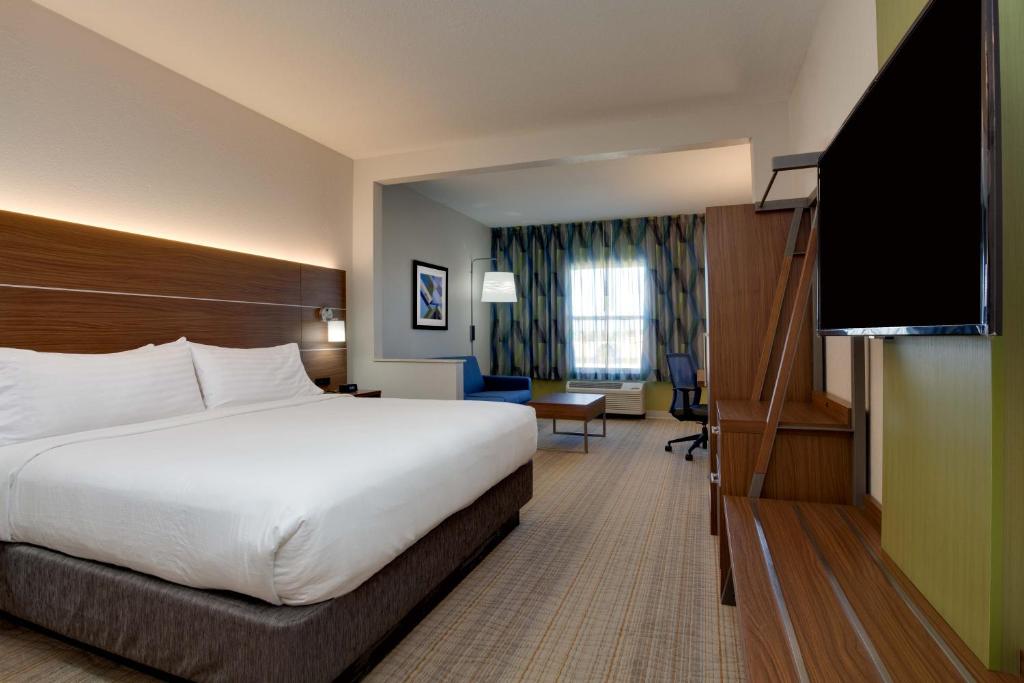 Holiday Inn Express & Suites Orlando International Airport, an IHG Hotel Image