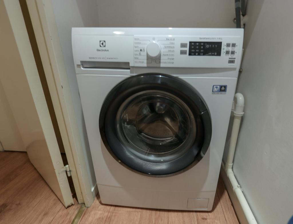 - un lave-linge et un sèche-linge dans l'établissement Tignes - Résidence Le Borsat au pied des pistes (4 personnes), à Tignes