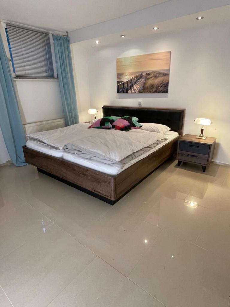 4 bedrooms, 2 bathrooms, kitchen, terrace - 10 min to fairground 6