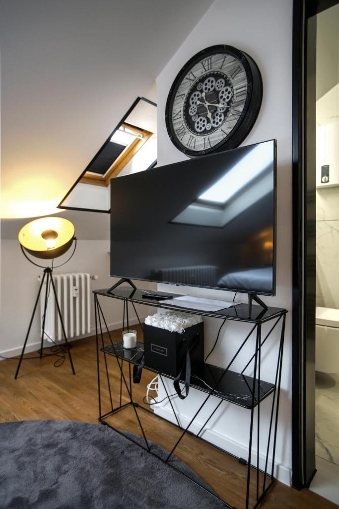 George Apartment 6