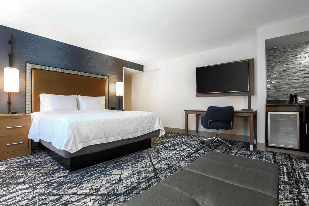 Hampton Inn & Suites Austin-Downtown/Convention Center Image