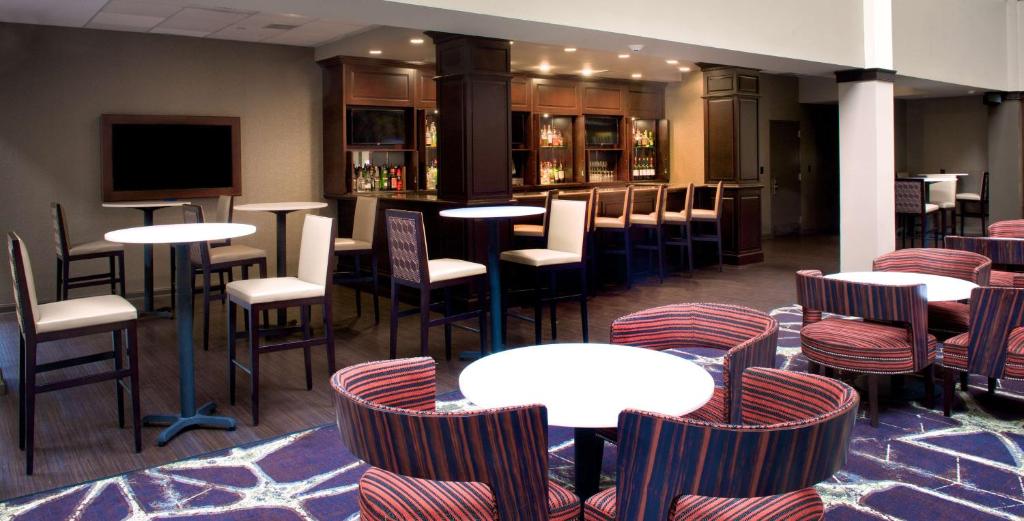 Embassy Suites by Hilton Philadelphia Airport Image
