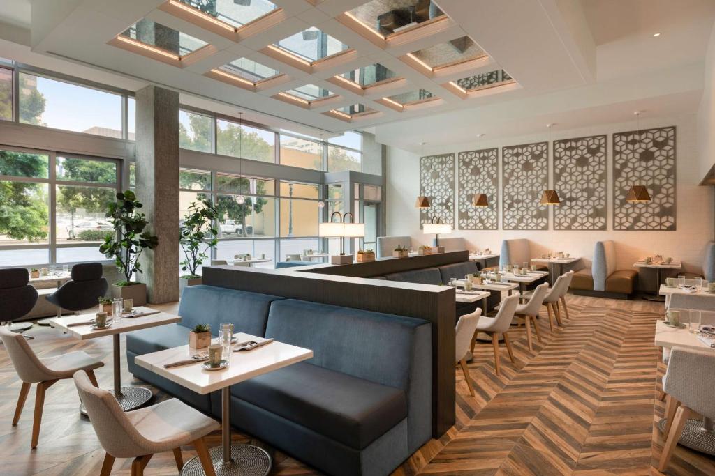 Carte Hotel San Diego Downtown, Curio Collection By Hilton Image