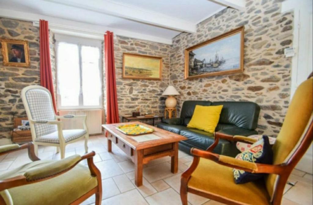 La Colline maison de famille à 100m de la Rance 5