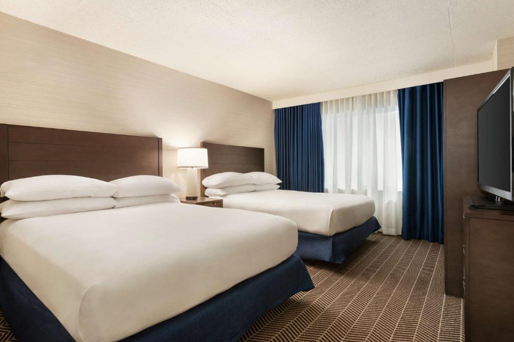 Embassy Suites Boston at Logan Airport Image