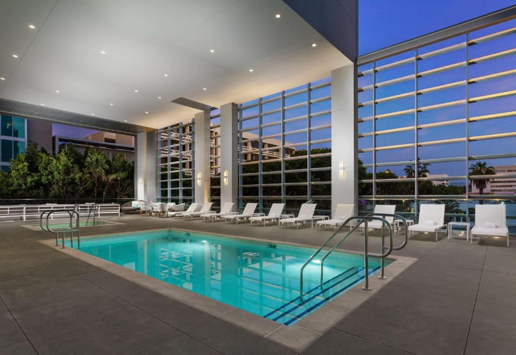 Hampton Inn & Suites Santa Monica Image
