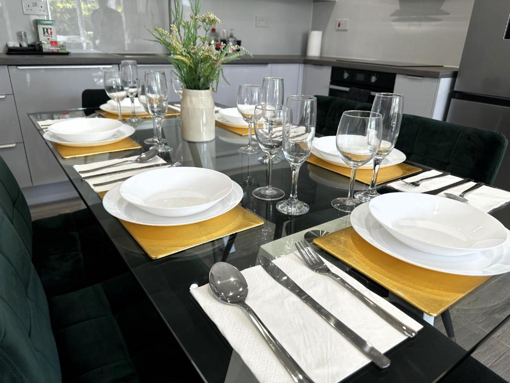 Paradigm Court, Modern 3-Bedroom Flat 1, Oxford 8
