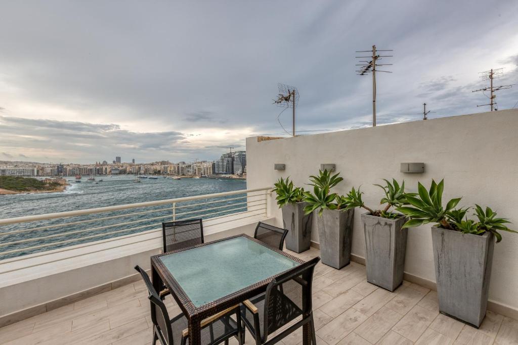 49/3 Seafront Duplex Penthouse in Valletta 6