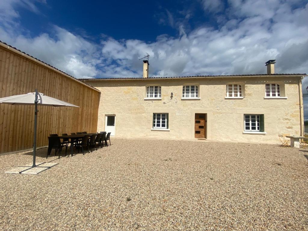 Chai Nous ! Maison rénovée sur un domaine viticole proche de Saint Emilion 5
