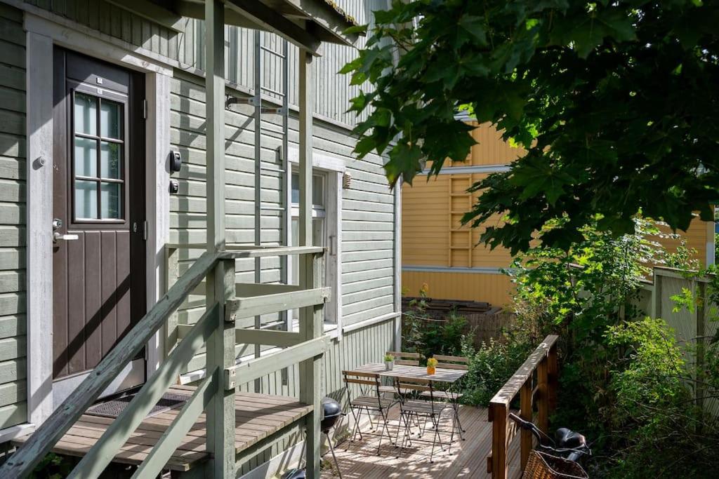 Cozy SELF-SERVICE wooden studio near Aura river, private bath & parking 5