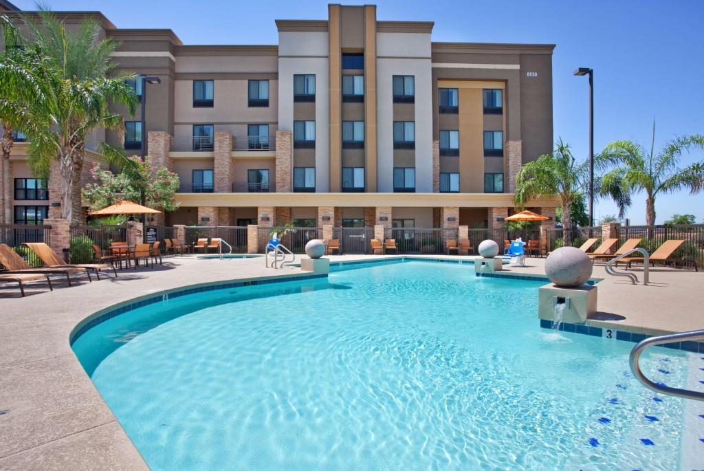 Hampton Inn & Suites Phoenix Glendale-Westgate Image