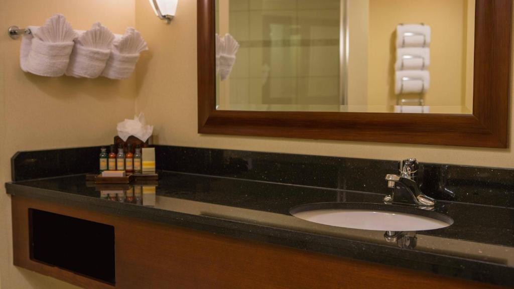 Baltimore Marriott Inner Harbor at Camden Yards Image