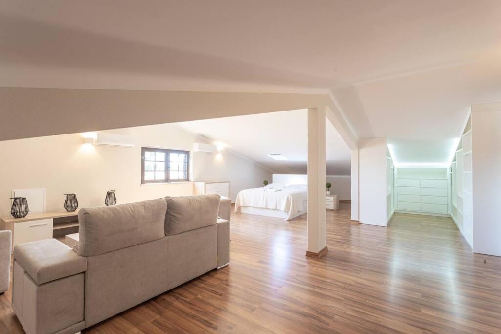 Aroeira Sunny Villa - Heated Pool extra cost 2