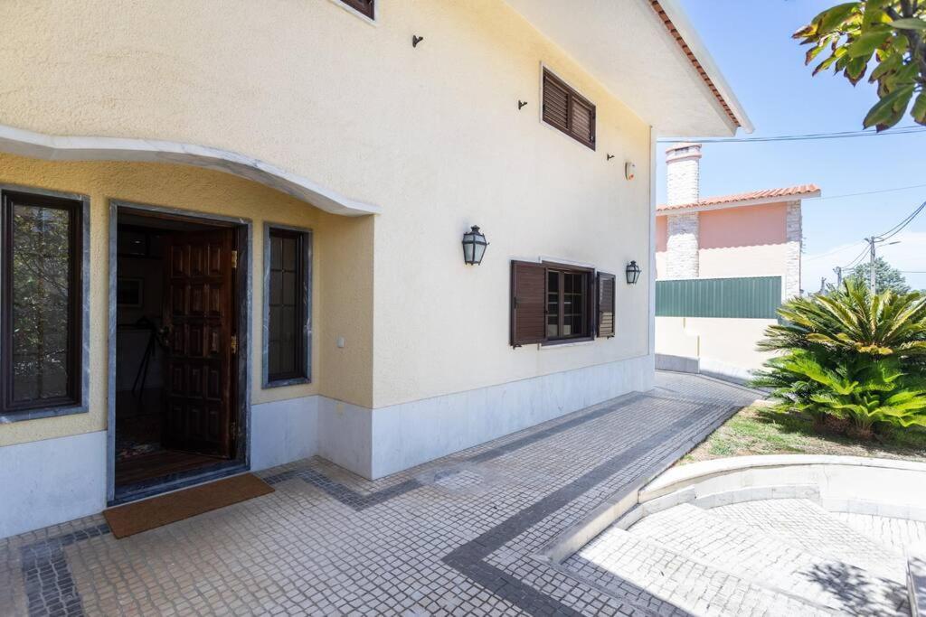 Aroeira Sunny Villa - Heated Pool extra cost 8