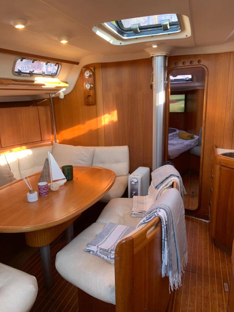 Photo de la galerie de l'établissement NUIT SUR UN BATEAU VIEUX PORT, à La Rochelle
