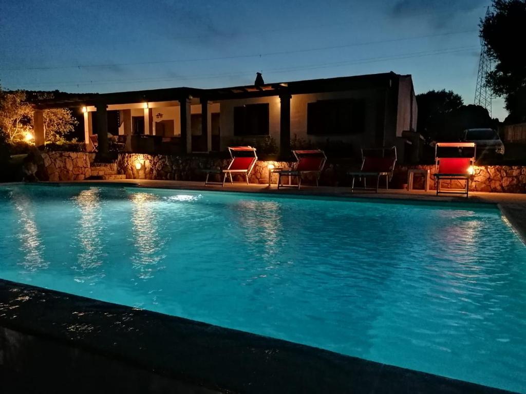 Photo de la galerie de l'établissement La Sima villa con piscina vista mare San Pantaleo Sardegna, à San Pantaleo