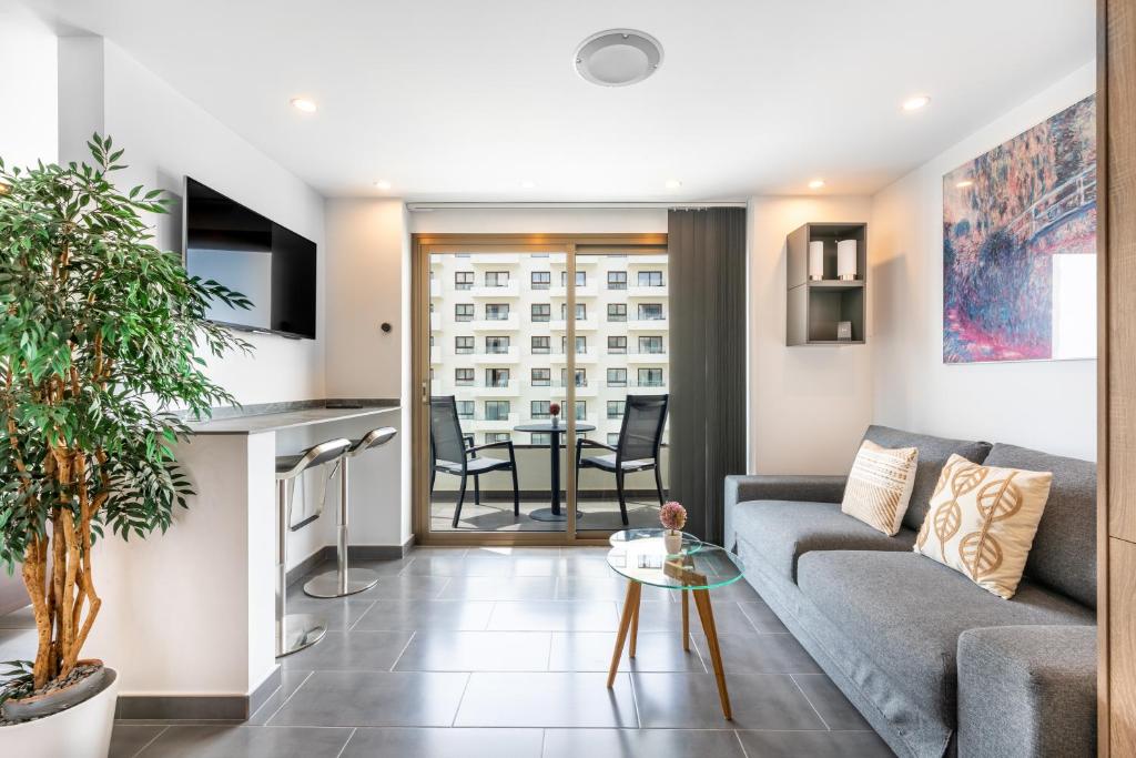 WintowinRentals Executive apt in OCEAN HOUSE Complex 6
