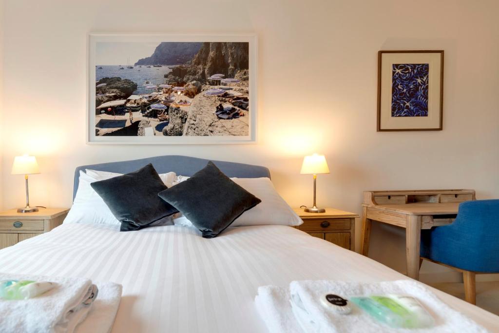 Pass the Keys Stunning and Spacious Modern Flat - Own Car Park 2