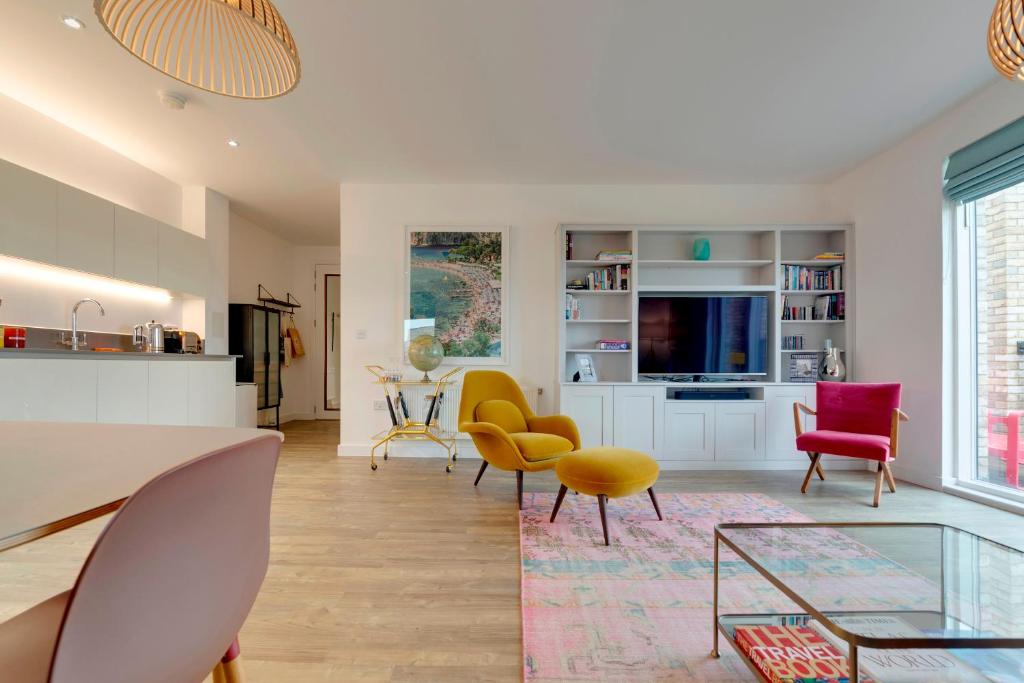 Pass the Keys Stunning and Spacious Modern Flat - Own Car Park 5