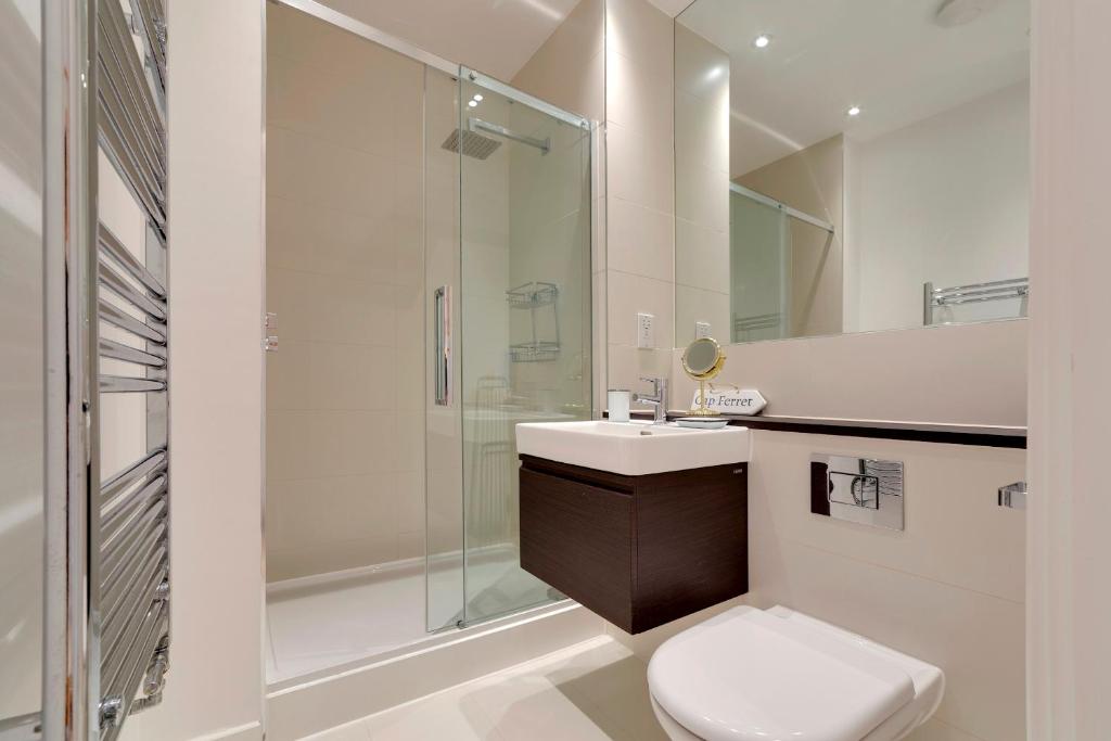 Pass the Keys Stunning and Spacious Modern Flat - Own Car Park 8