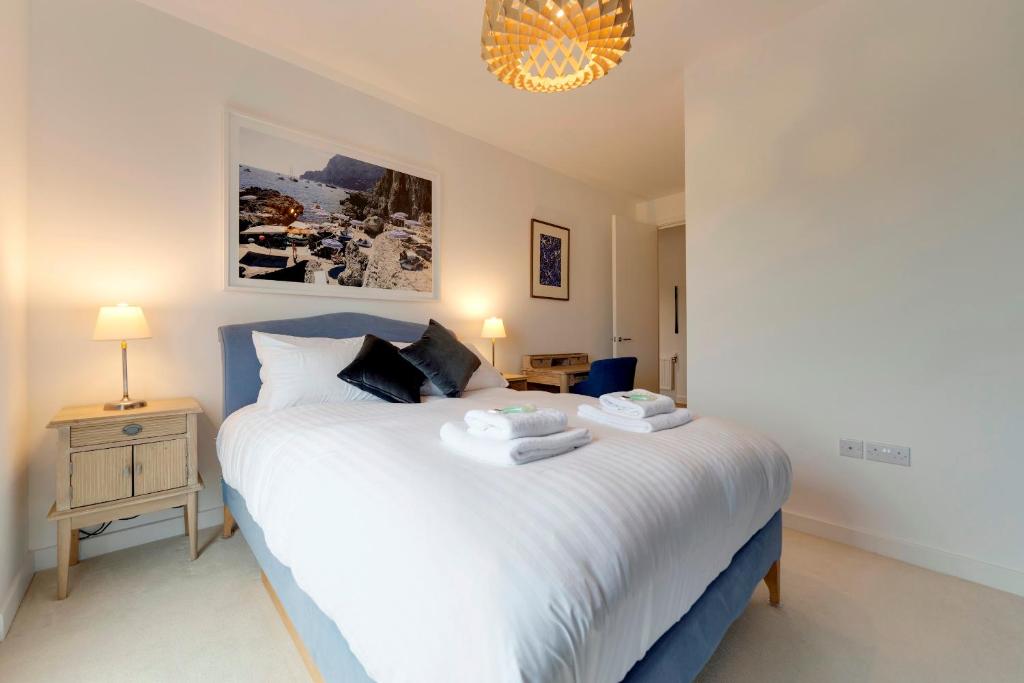 Pass the Keys Stunning and Spacious Modern Flat - Own Car Park 7