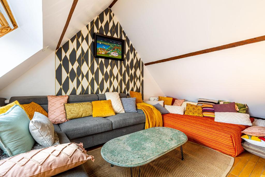 Art & Curiosity Cabinet Style Appartement with Paris view, Villa des Ammonites 6