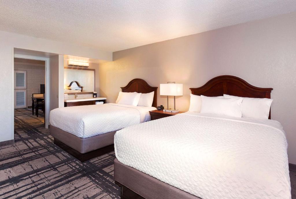 Embassy Suites by Hilton Orlando International Drive Convention Center Image