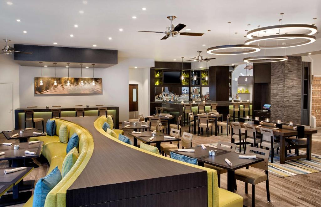 Embassy Suites by Hilton Orlando International Drive Convention Center Image