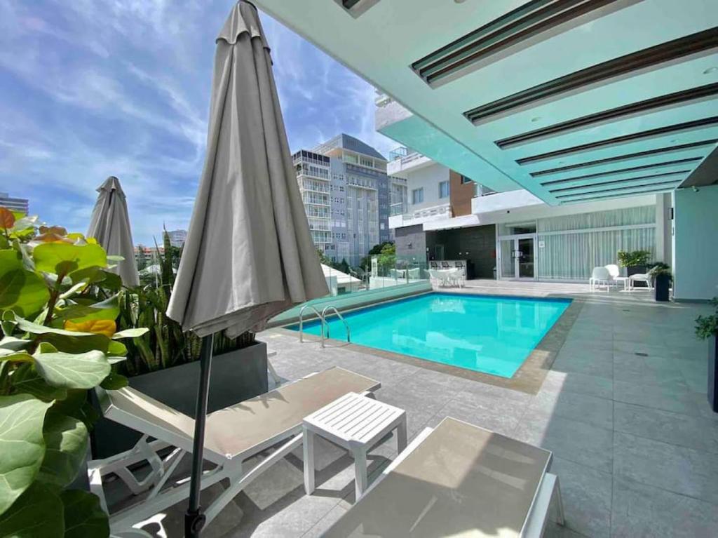 Elegant City Center Condo 4