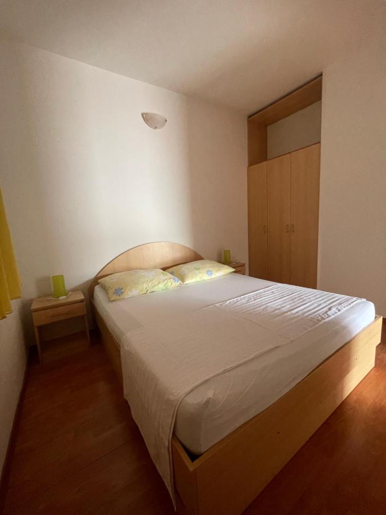 Apartments Belic with pool 2