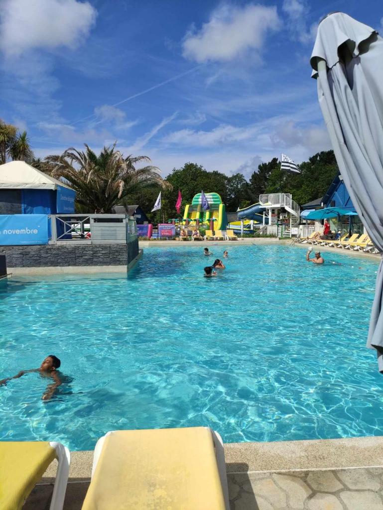 Photo de la galerie de l'établissement Mobil-home 6/8 personnes au Domaine de Kerlann, Pont-Aven, à Pont-Aven