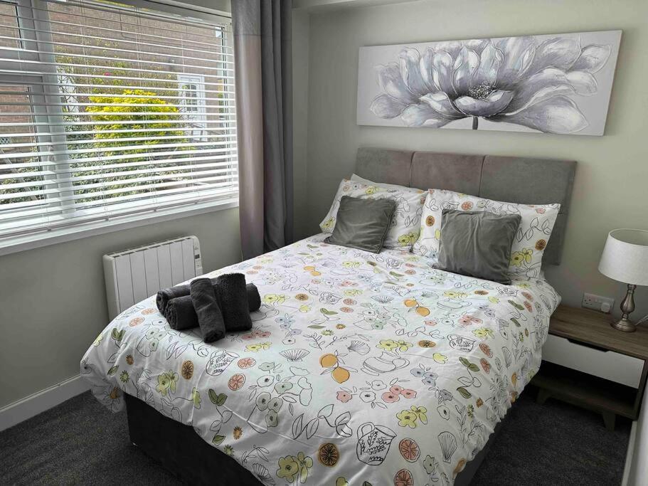 Modern 2BR Flat in Sale - Peaceful Stay in M33 - Great Transport Links 6