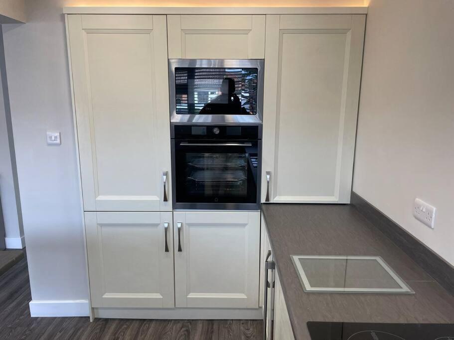Modern 2BR Flat in Sale - Peaceful Stay in M33 - Great Transport Links 8
