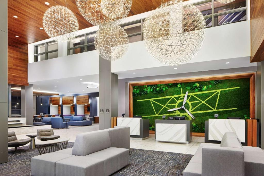 Embassy Suites By Hilton Atlanta Airport North Image