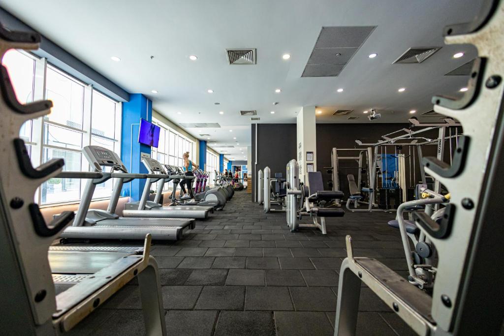 16th Floor Sky View Condo With Pool And Fitness 6