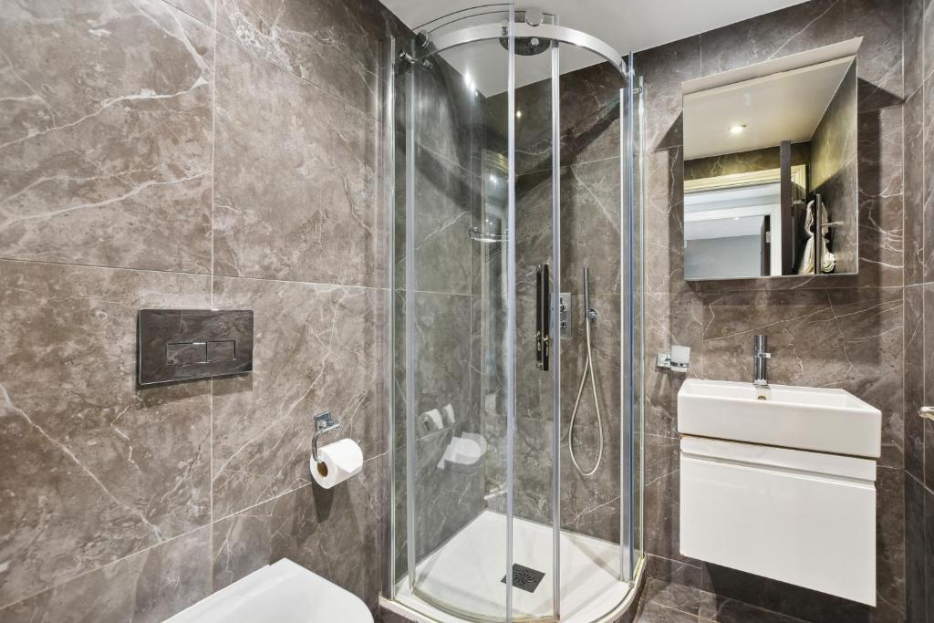 Buckingham Palace Residences by Aeria Apartments 3