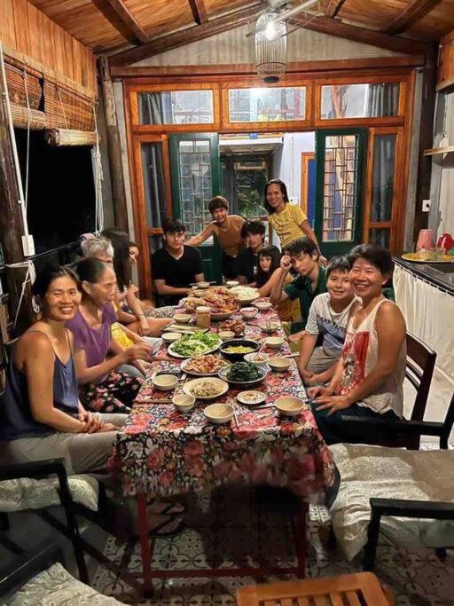 Chez Phuong- Studios Cat Ba