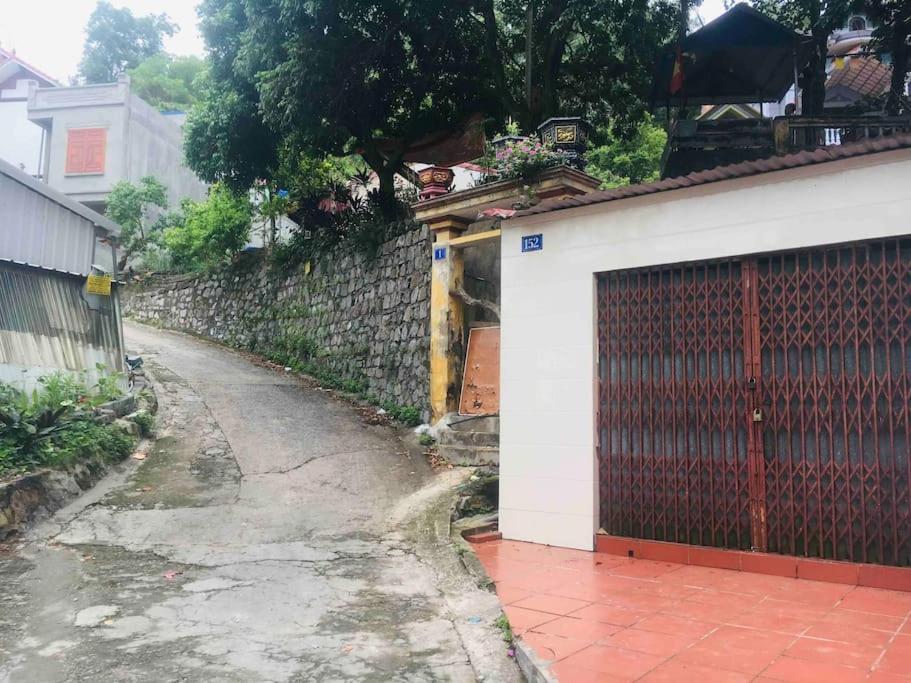 Chez Phuong- Studios Cat Ba