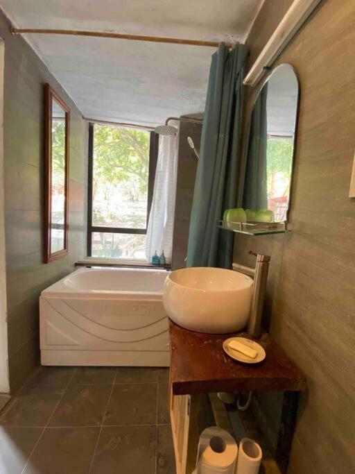 Chez Phuong- Studios Cat Ba